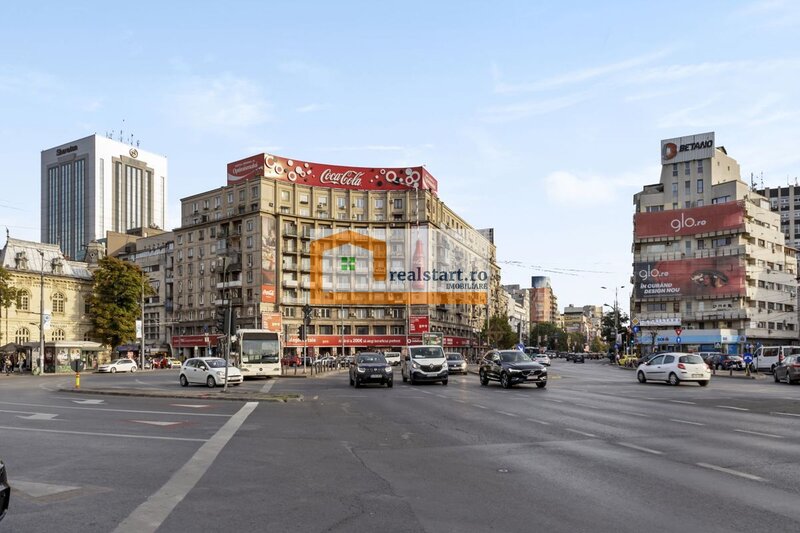 Piata Romana, vedere spectaculoasa, renovat total, inclusiv instalatii.