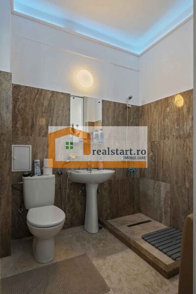 Piata Romana, vedere spectaculoasa, renovat total, inclusiv instalatii.