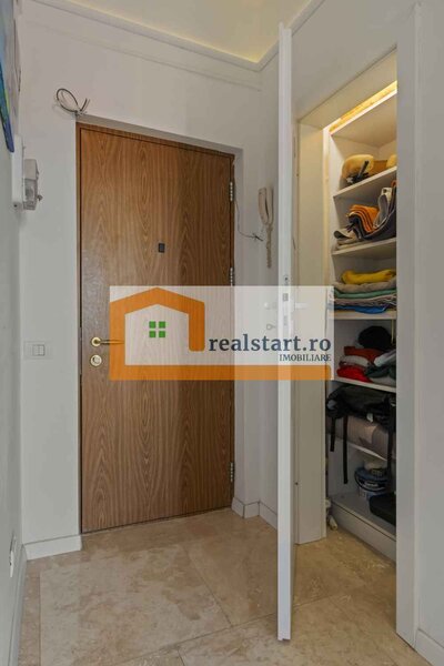 Piata Romana, vedere spectaculoasa, renovat total, inclusiv instalatii.