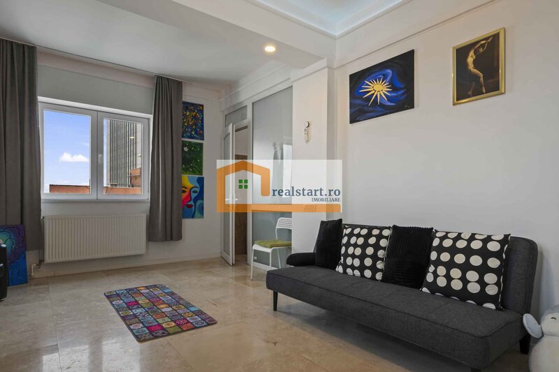 Piata Romana, vedere spectaculoasa, renovat total, inclusiv instalatii.