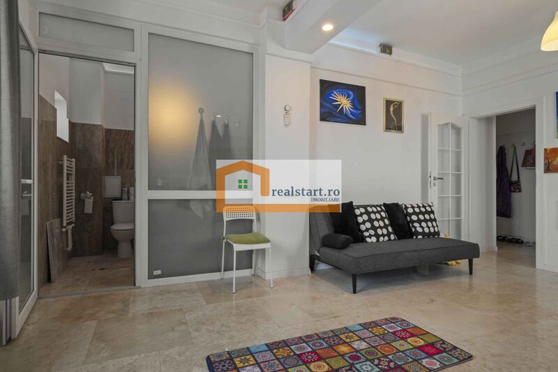 Piata Romana, vedere spectaculoasa, renovat total, inclusiv instalatii.