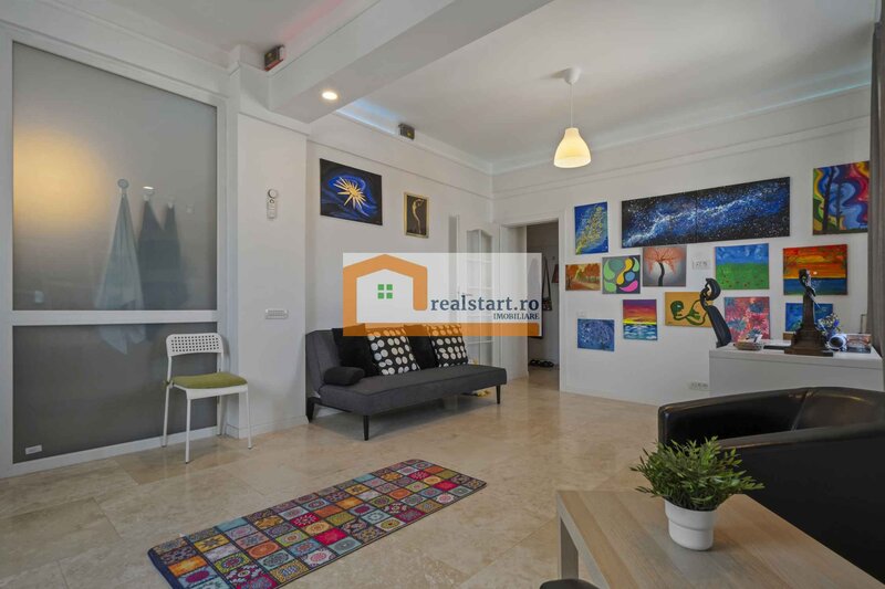 Piata Romana, vedere spectaculoasa, renovat total, inclusiv instalatii.