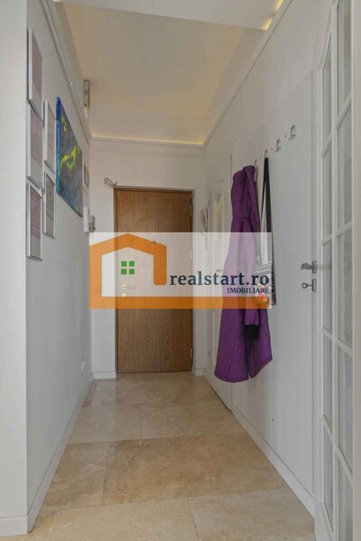 Piata Romana, vedere spectaculoasa, renovat total, inclusiv instalatii.